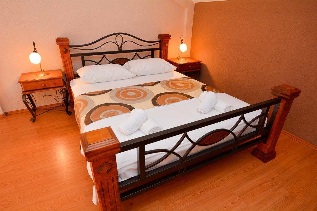 House 91 * Kotor