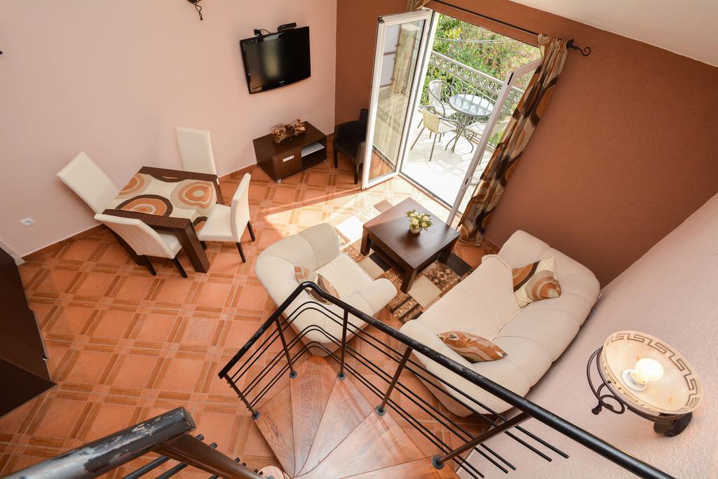 House 91 * Kotor