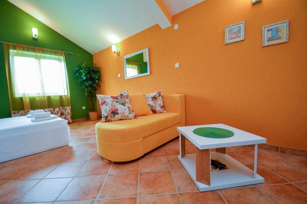 House 91 Kotor